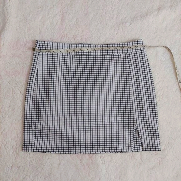 Black and white checkered pencil mini skirt. - Picture 3 of 7